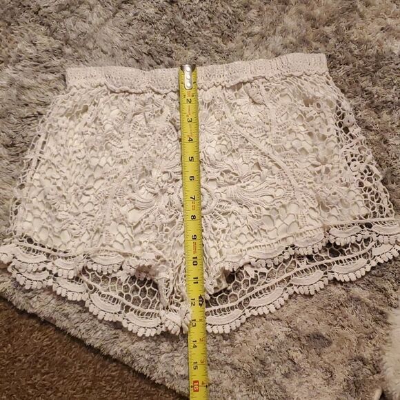 Cream Crochet Lace Detail Loose Fit Shorts - Picture 2 of 5